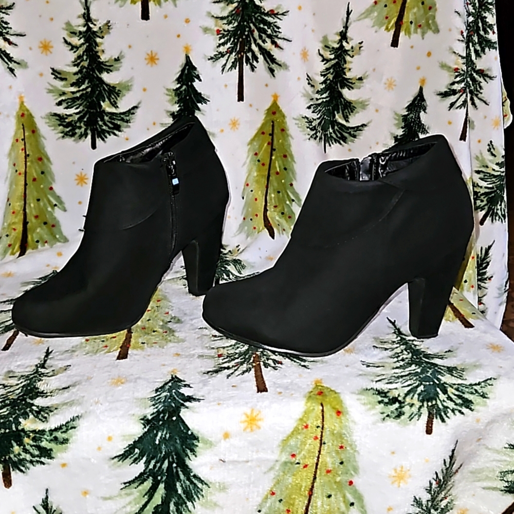 Top Moda Booties, Black suede, Sz 9